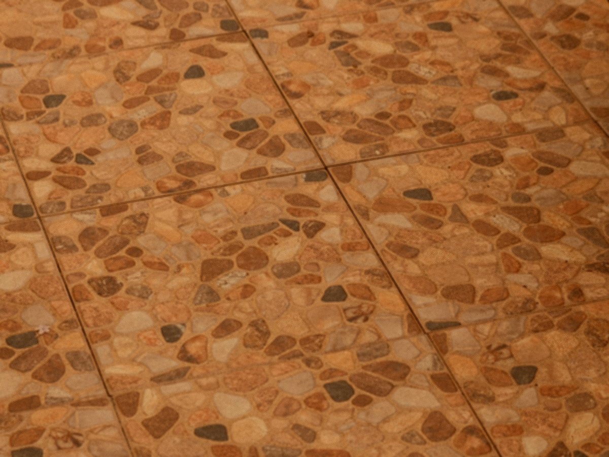 Detail van warme keramische vloertegels met natuurlijke steenstructuur